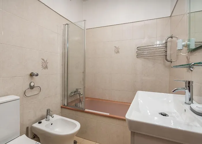 Traditional House By The #1979 Appartement