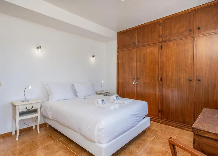 Traditional House By The #1979 * Luz