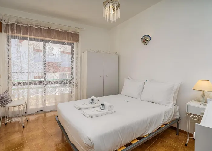 Appartement Traditional House By The #1979 *