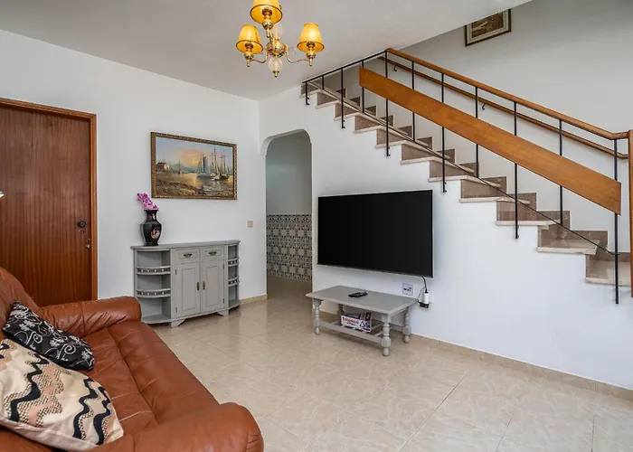 Appartement Traditional House By The #1979 Luz